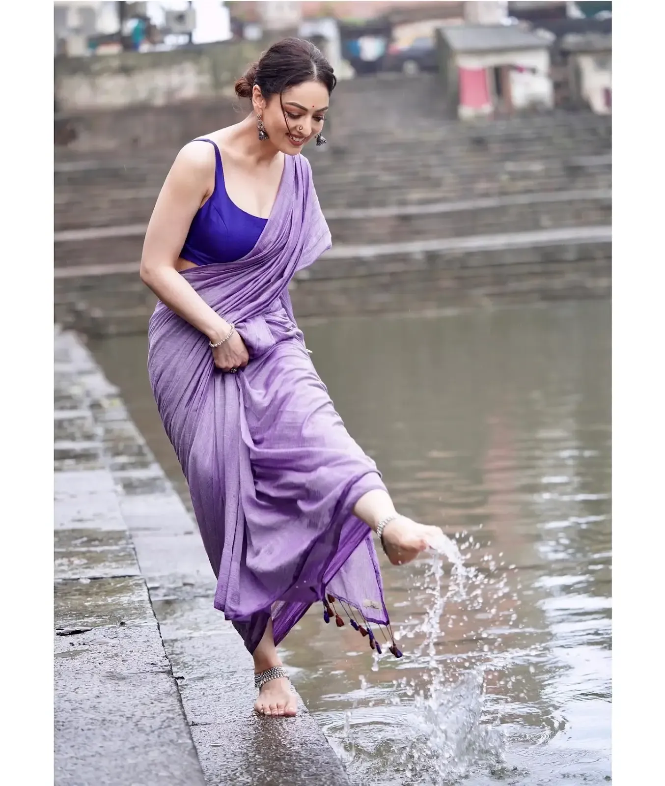 NORTH INDIAN GIRL SANDEEPA DHAR IMAGES IN TRADITIONAL VIOLET SAREE 4